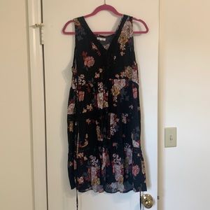 EUC Maurice’s swing tie back floral dress